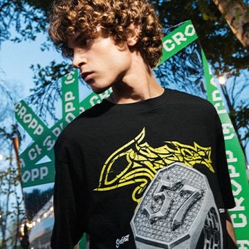 Model wearing a Cropp graphic sweatshirt with a bold streetwear design, presenting a casual urban fashion style.