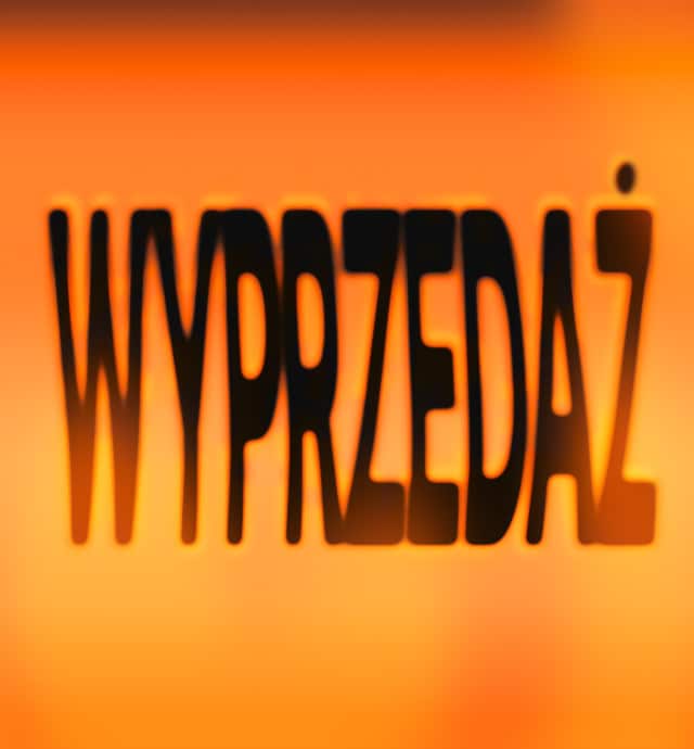 Grafika promująca wyprzedaż produktów w sklepie online